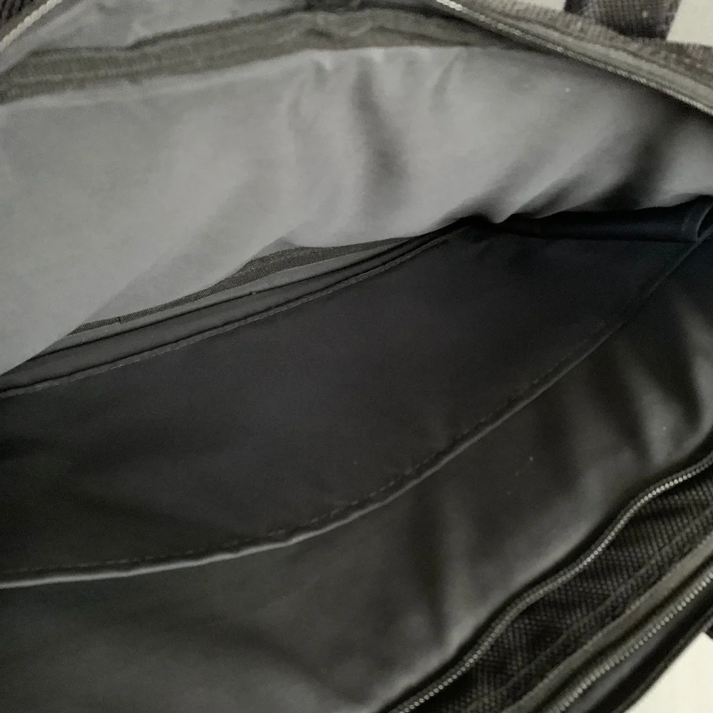 Targus Soft Port Meridian II Laptop Case NWOT